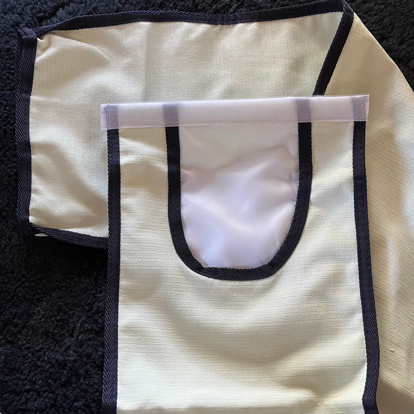 White Navy Earlwood Tail Bag