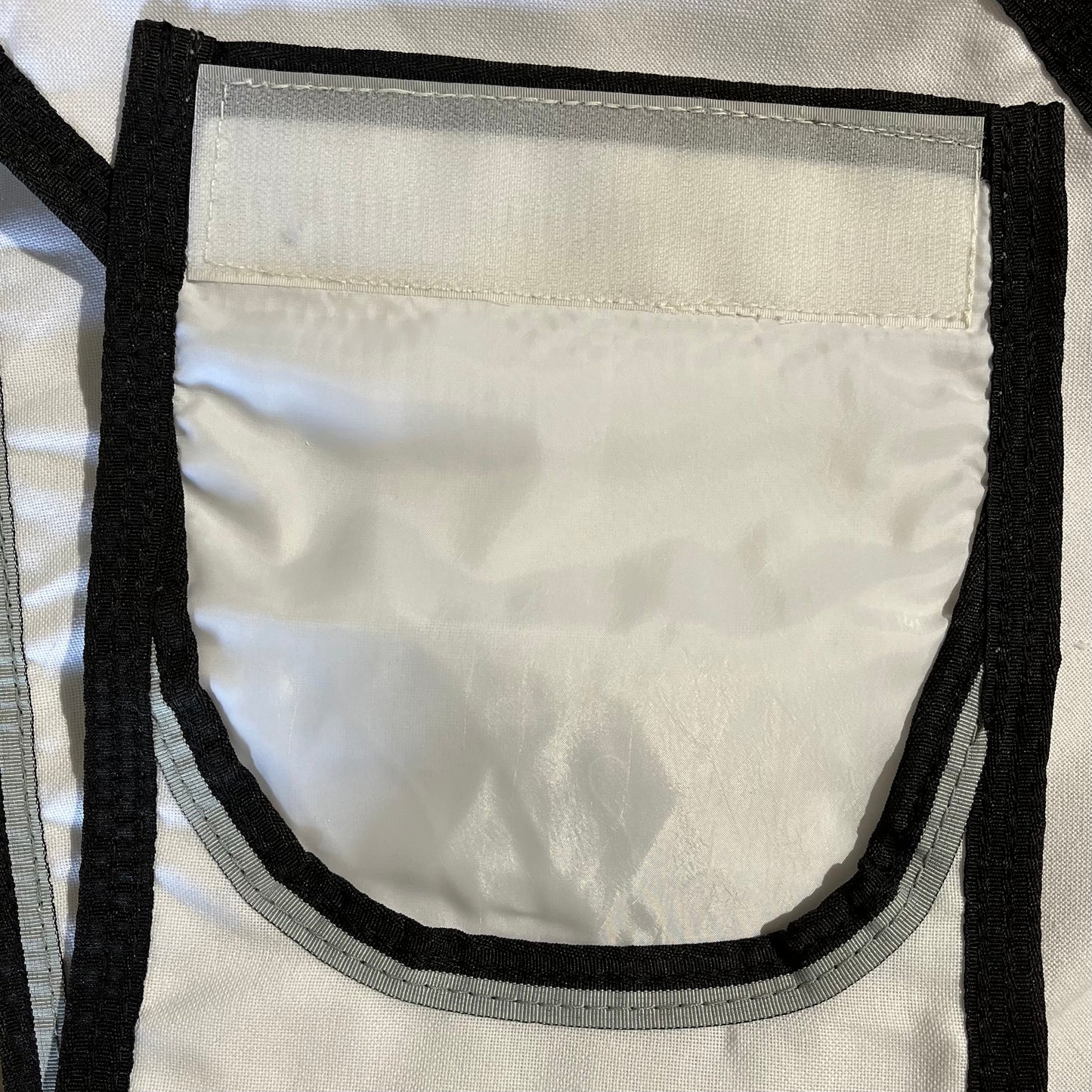 Earlwood Flag Tail Bag - Magpie