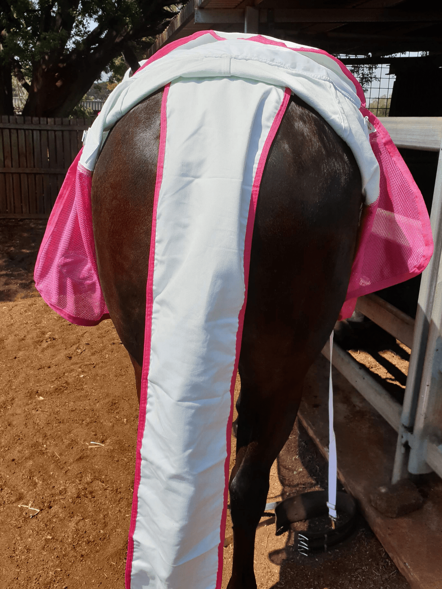 White-Pink Earlwood Tail Bag